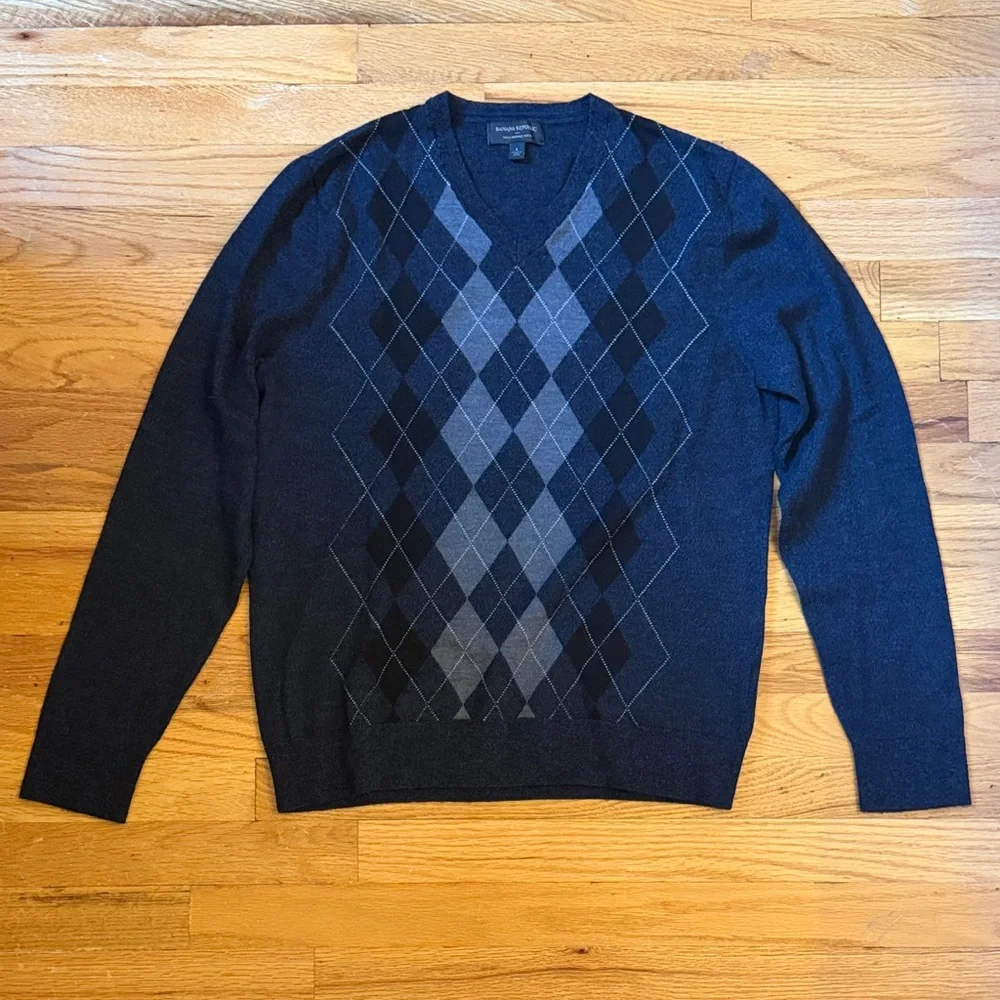 Banana Republic Navy and Gray Argyle V-Neck Sweater